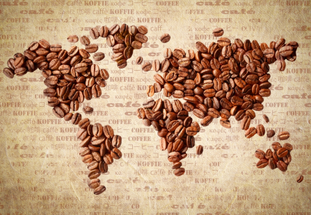 Kahvipavuista muotoiltu maailman karttaa paperin päällä